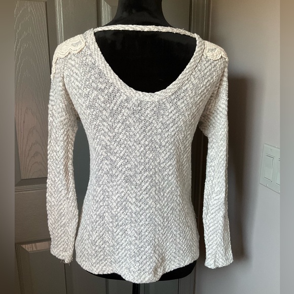 Charlotte Russe Small Gray and White light weight sweater - Picture 2 of 5